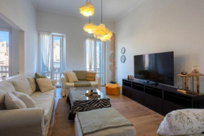Dimora - A Spacious Luxury Penthouse in Town's Heart